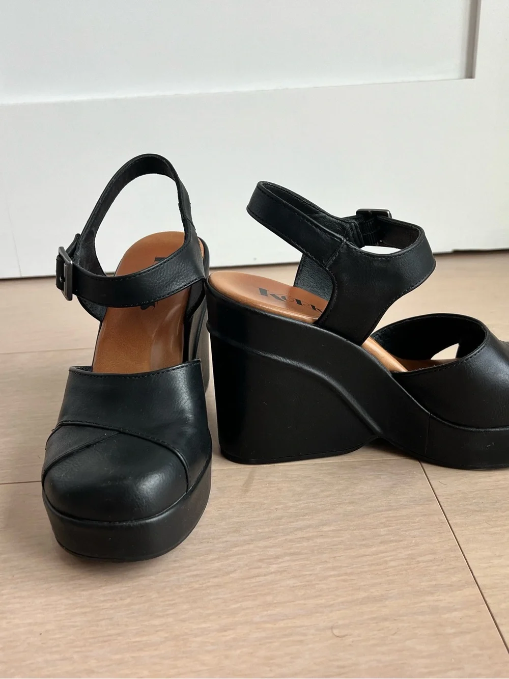 Korks Women's Black Leather Platform Wedge Sandals with Ankle Buckle